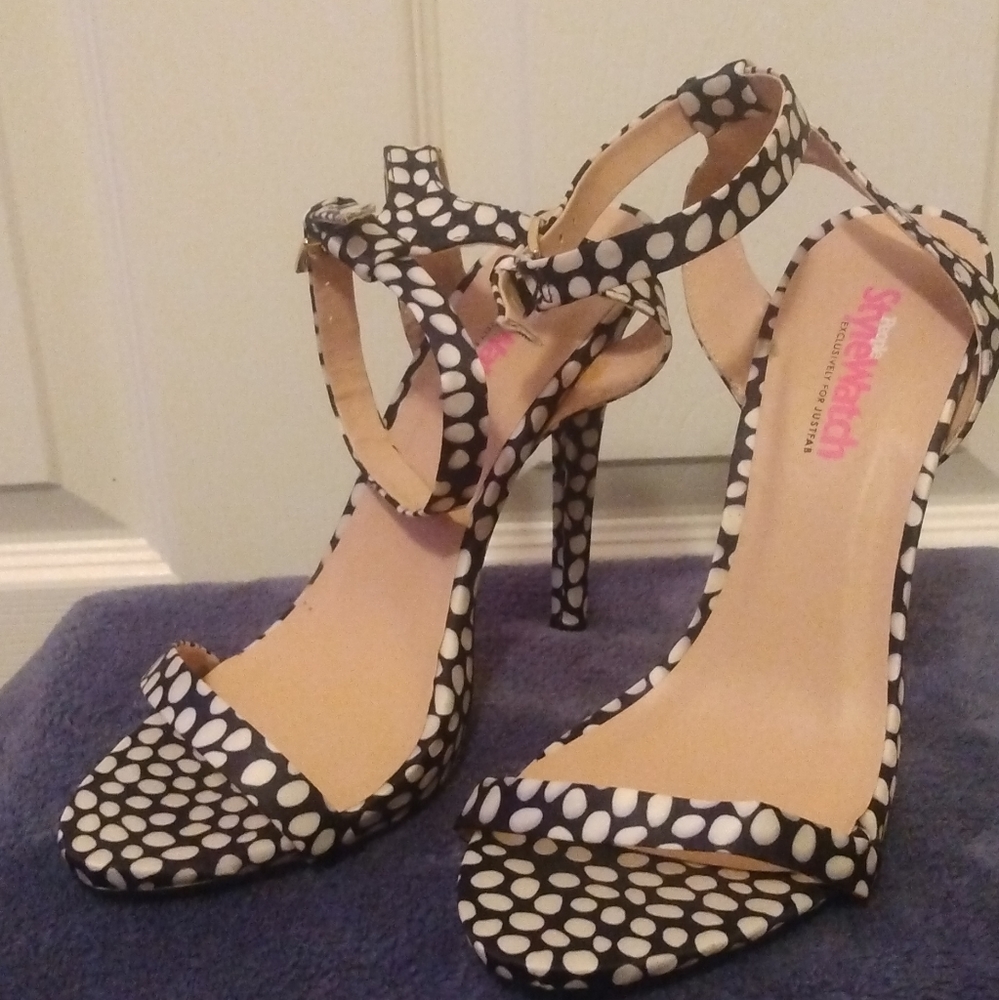 High Heels - Picture 2 of 4